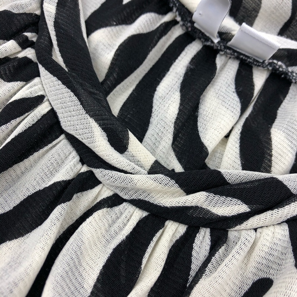 Relativity M Black White Zebra Animal Print Lightweight Simple Blouse RN# 69016 - Picture 5 of 9